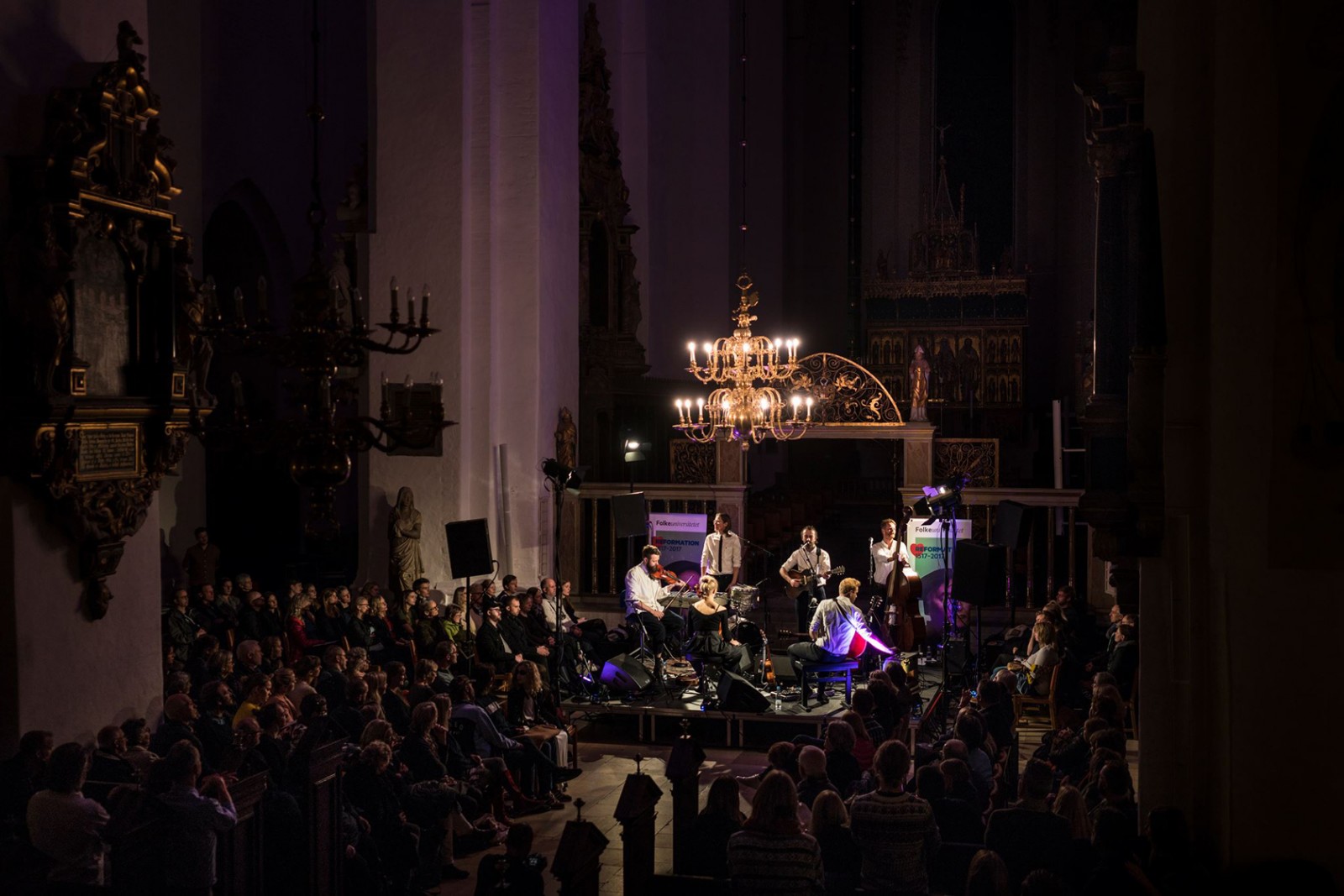 Sanger Kaspar Kaae om at skrue lyden ned - og tempoet op</br>Kaspar Kaae spillede sammen med CODY koncert i Aarhus Domkirke på 500-årsdagen for Reformationen.</br>Foto: Tue Schmidt Rasmussen