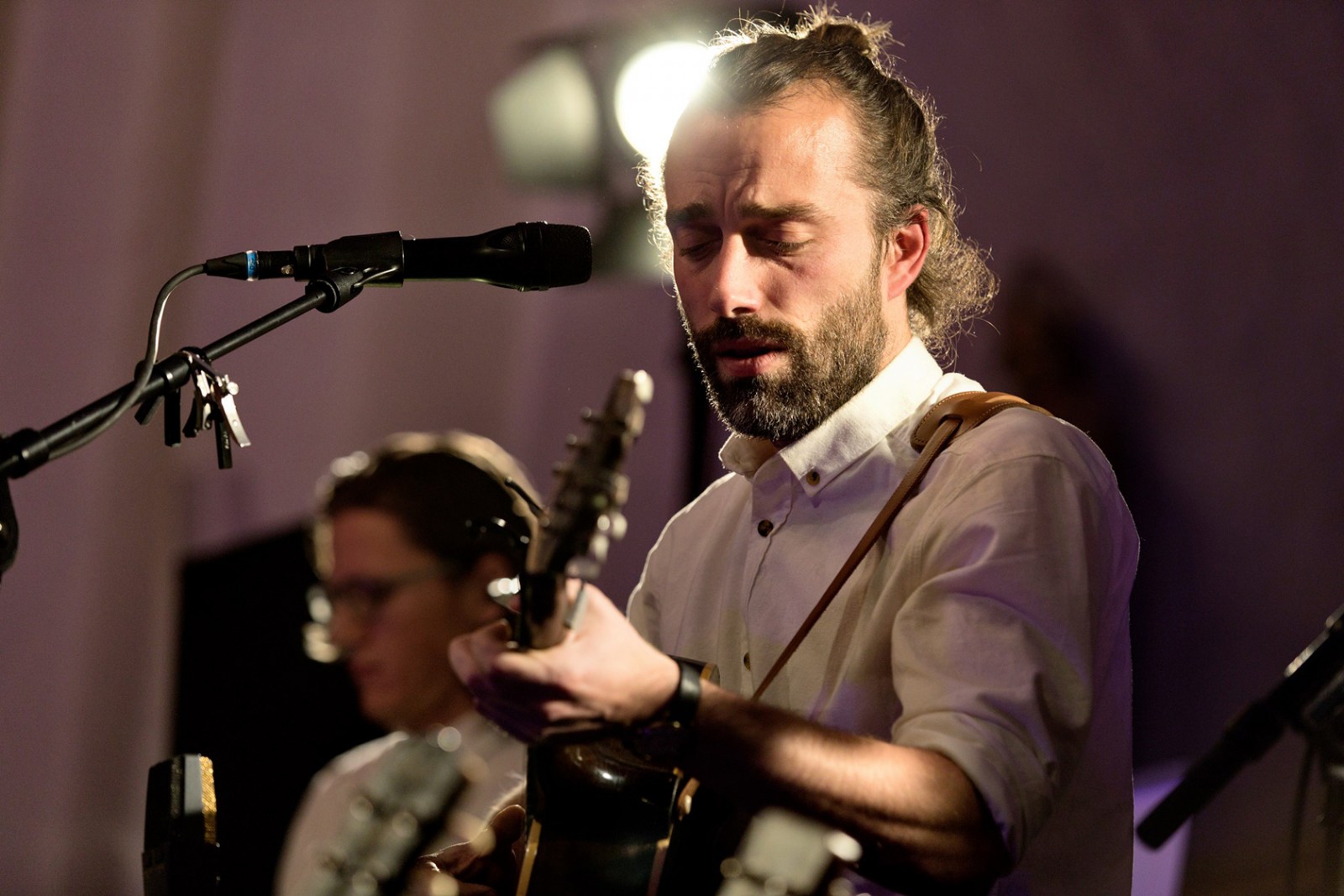 Sanger Kaspar Kaae om at skrue lyden ned - og tempoet op</br>Kaspar Kaae har været frontmand i CODY siden de debuterede med albummet Songs i 2009.</br>Foto: Martin Dam Kristensen og Rethink Reformation