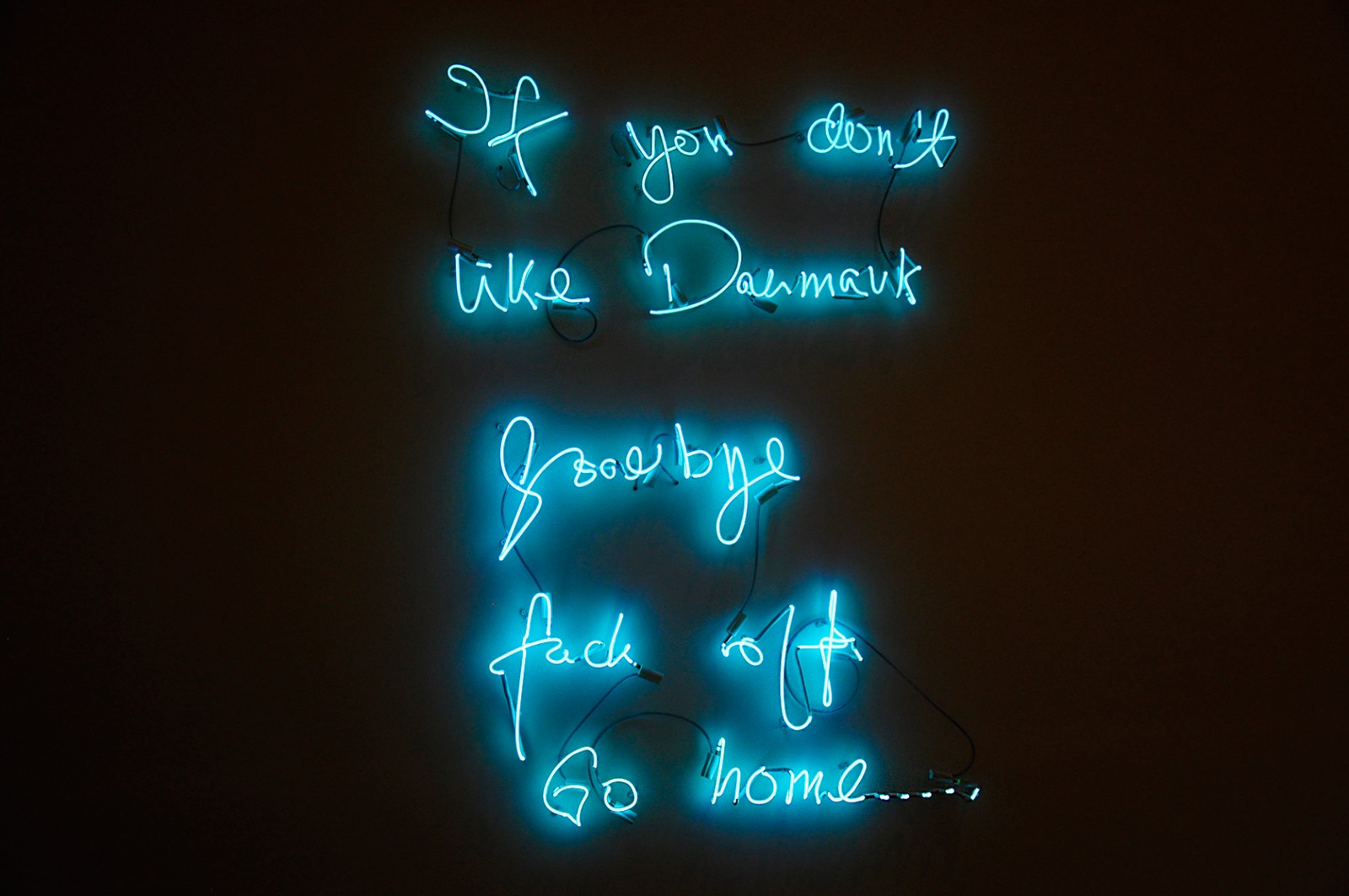 Cool tendenser i samtidskunsten</br>SUPERFLEX værk Letter to SUPERFLEX, som gengiver et trusselsbrev, som kunstnergruppen har modtaget. </br>Foto: Kulturmagasinet Fine Spind