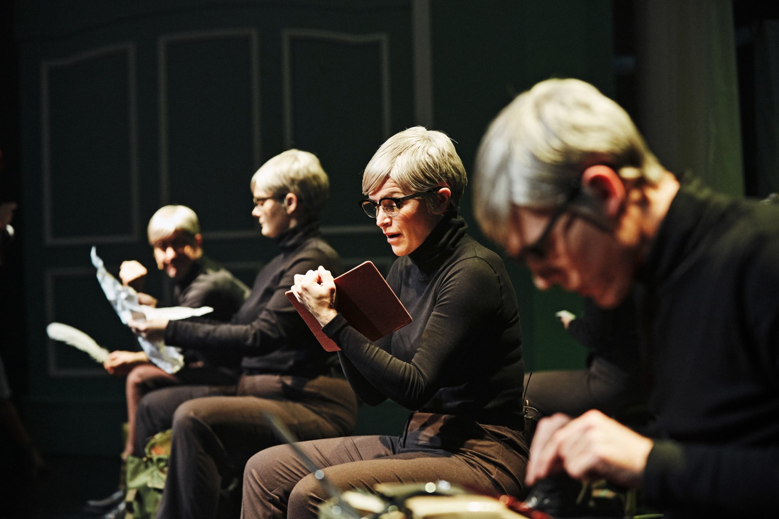 Halfdan Rasmussens mange ansigter på Nørrebro Teater</br>Fv: Henrik Lykkegaard, Anne Sofie Wanstrup, Stine Stengade, Albert Stein Ankerstjerne.</br>Foto: Büro Jantzen