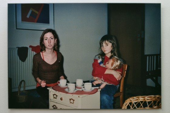 Billedserie: Forsvindingspunkt på Sydhavn Station</br>Anne Kathrine Sørup, 'Teselskab', Lambdaprint på aluminiumsplader, installation i udstillingen 'Forsvindingspunkt' på Sydhavn Station.</br>Foto: Jens Axel Beck