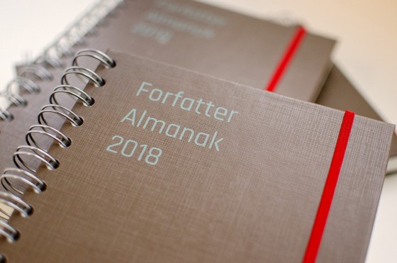 Redaktionens julegave-idéer til den kulturinteresserede</br>'Forfatteralmanak 2018': en kalender med skriveråd, artikler, redskaber, skriveøvelser og meget mere til den, der aspirerer til at blive forfatter.</br>Foto: Jan Jul