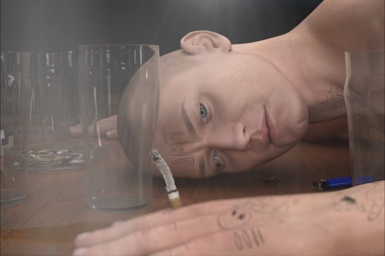 Det digitaliserede menneske: Her og dér og ingenvegne?</br>Lonely! Dét ord går igen mange gange i mødet med avataren Dave i installationen Ribbons, som er kunsteren Ed Atkins ode til kødelighed og forgængelighed.</br>Foto: PR-foto / Louisiana 