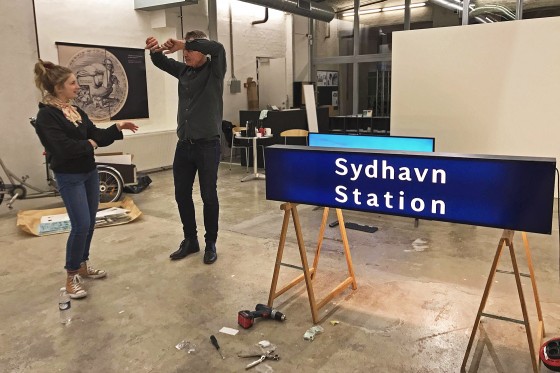 Udstillingsstedet Sydhavn Station fører skinnerne til Kunsthal NORD</br>Udstillingen sættes op. Kunsthal NORD i Aalborg 2018.</br>Foto: Sonja Lillebæk Christensen