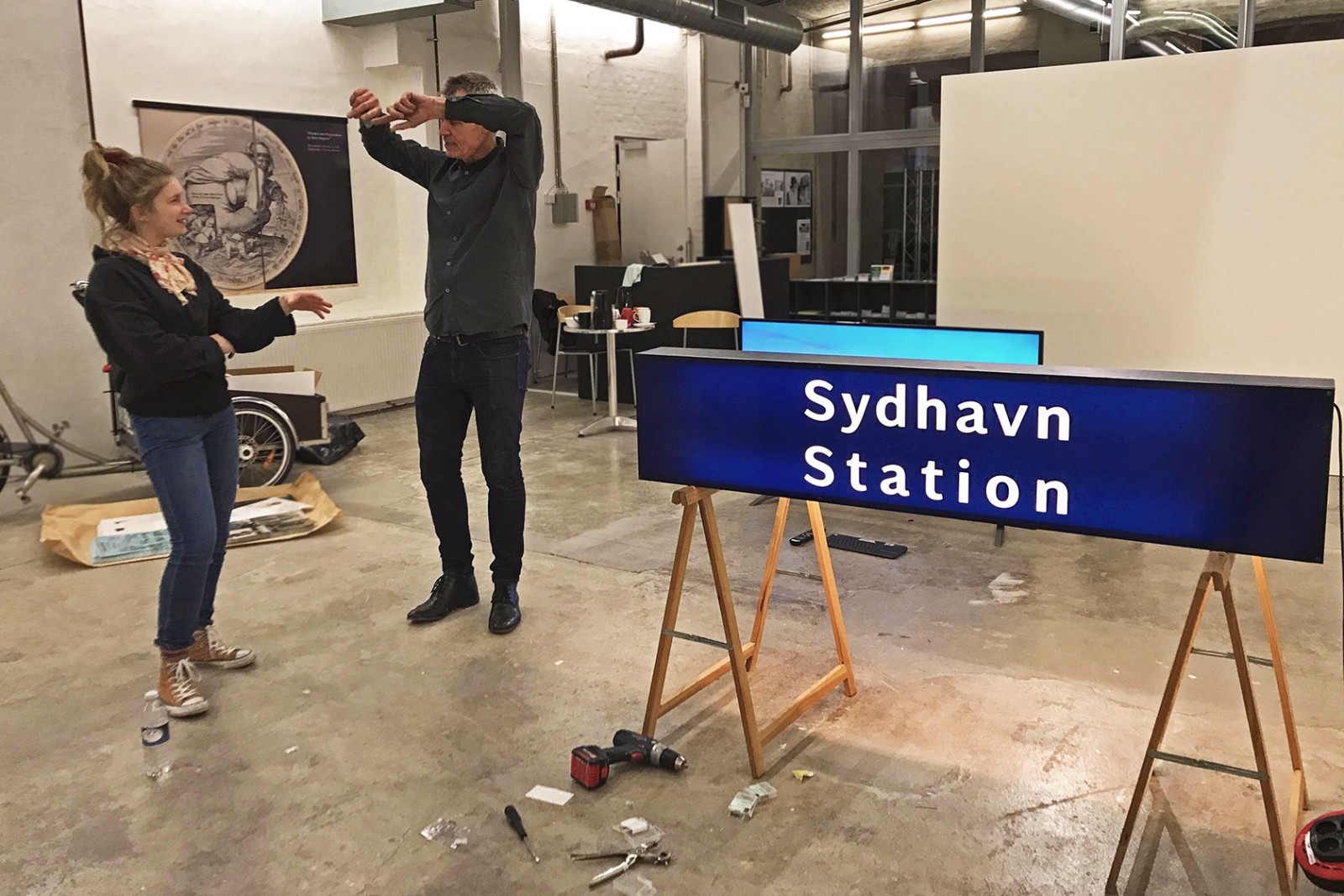 Udstillingsstedet Sydhavn Station fører skinnerne til Kunsthal NORD</br>Udstillingen sættes op. Kunsthal NORD i Aalborg 2018.</br>Foto: Sonja Lillebæk Christensen