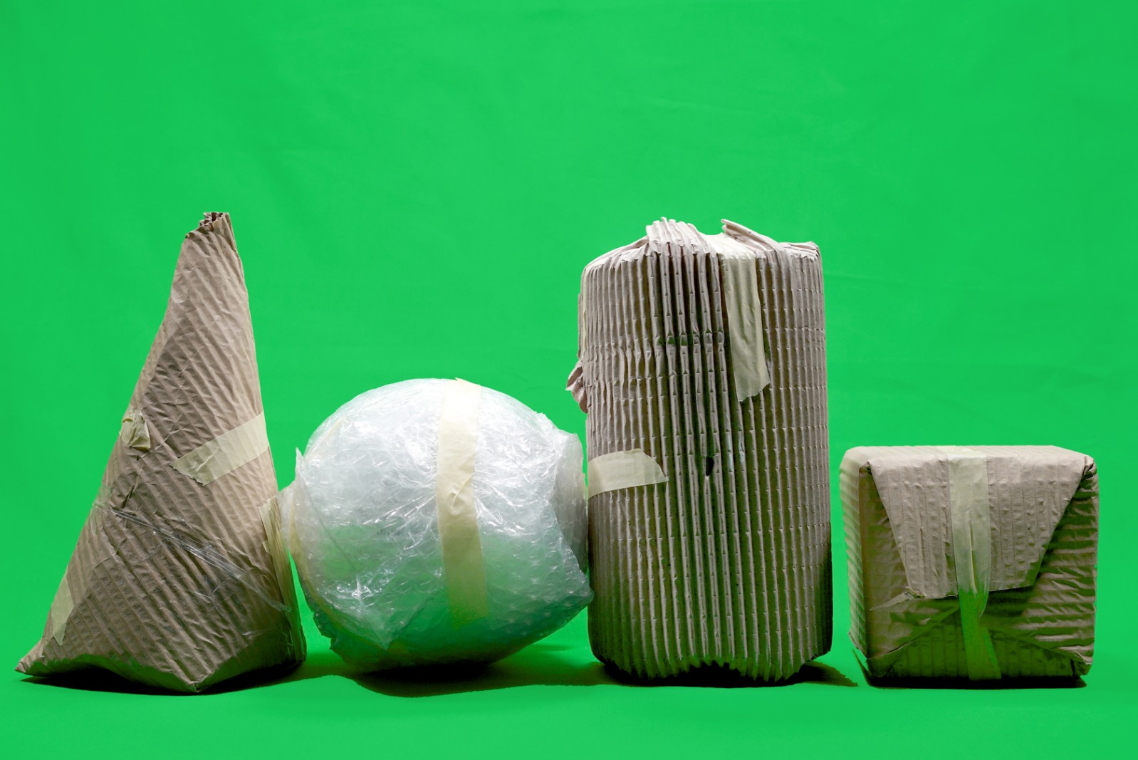 Udstillingsstedet Sydhavn Station fører skinnerne til Kunsthal NORD</br>Stillbillede fra Sonja Lillebæk Christensens videoværk Form(ede) til udstillingen Station to Station på Kunsthal NORD</br>Foto: PR-foto - Kunsthal NORD