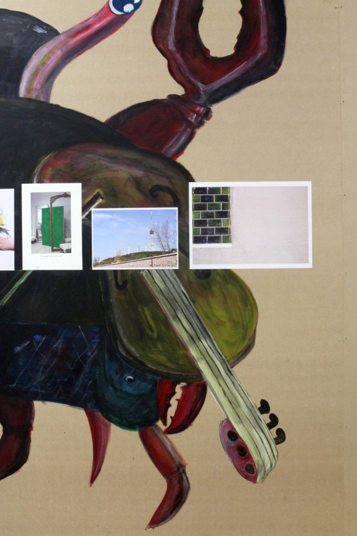 KH7 Art Space: 5 kunstnere, 3 dages åbent værksted, 1 værk</br>Udstillingen Mellemværender i KH7 Artspace i Aarhus sætter fokus på, hvad billeder gør ved hinanden. Fem billedkunstnere ar- bejder sammen i en uge for at opbygge en fælles billed-montage af eget og fundet billedmateriale.</br>Foto: Cai-Ulrich von Platen, Else Ploug Isaksen, Michael Boelt Fischer, Iben West og Anette Højlund