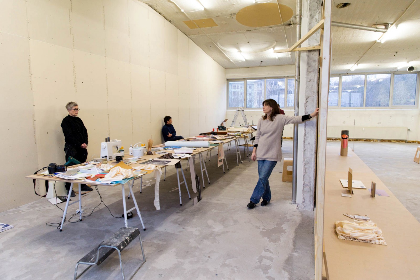 KH7 Art Space: 5 kunstnere, 3 dages åbent værksted, 1 værk</br>De fem kunstnere Cai-Ulrich von Platen, Else Ploug Isaksen. Michael Boelt Fischer, Iben West og Anette Højlund har lavet et fællesværk til udstillingen Mellemværender i KH7 Artspace på havnen i Aarhus. Udstillingen vises til den 27. januar.</br>Foto: Cai-Ulrich von Platen, Else Ploug Isaksen, Michael Boelt Fischer, Iben West og Anette Højlund