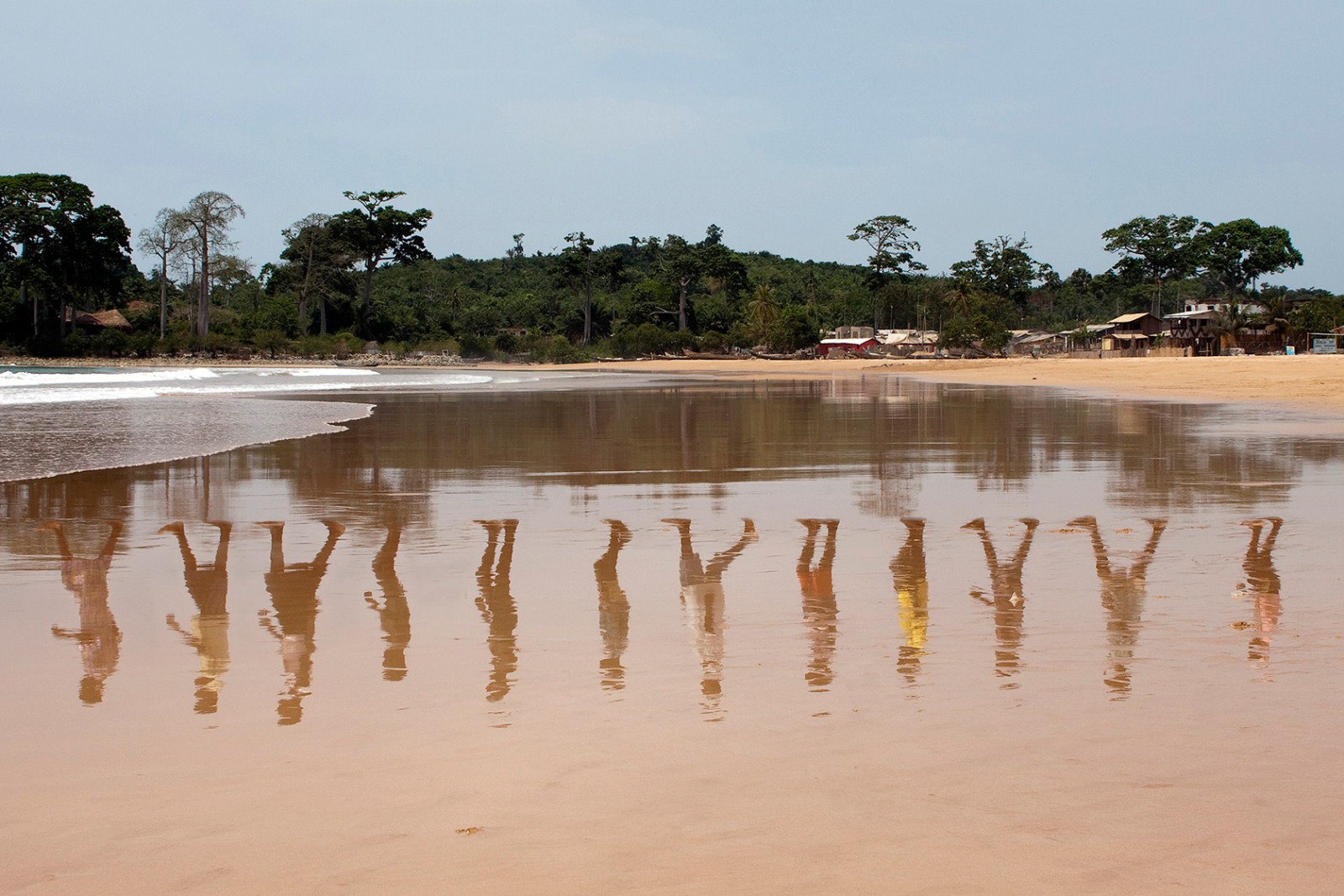 Kunstner-queen lader skyggerne spille</br>Værket Atlantic (endless-row).</br>Foto: Jeannette Ehlers