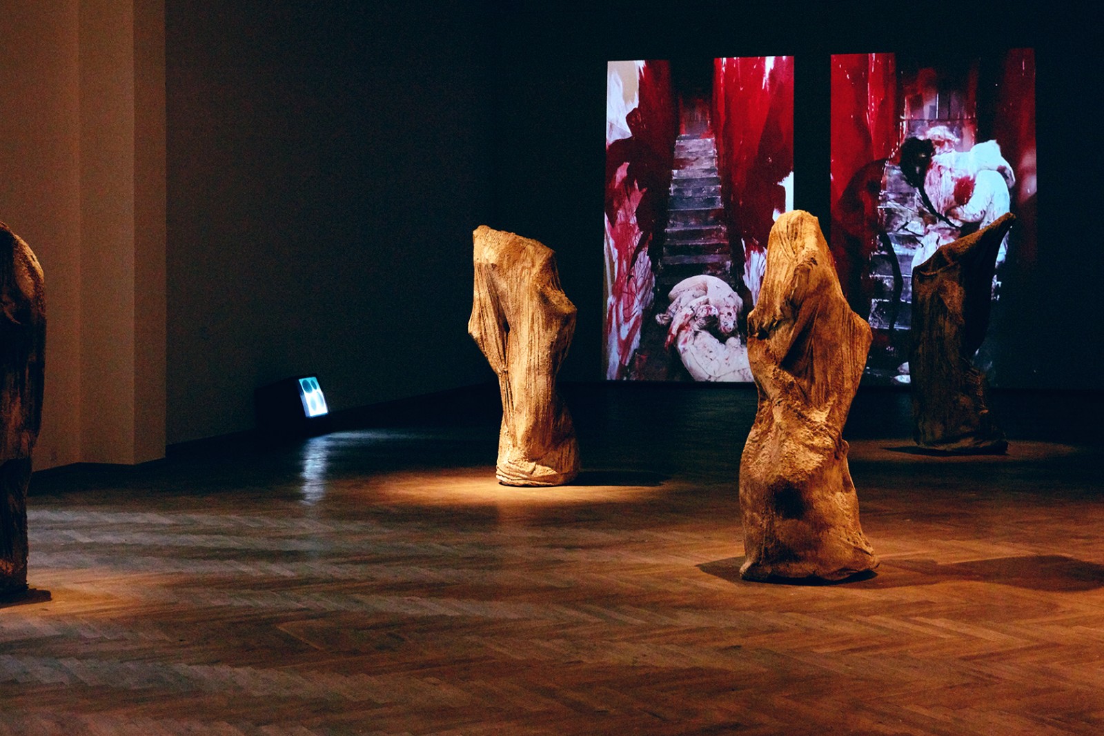 Forårsudstillingen 18 på Charlottenborg</br>Regitze Engelsborg Karlsen og Anna-Karin Rasmussons værker på Forårsudstillingen 18 i Kunsthal Charlottenborg</br>Foto: PR-foto / Charlottenborg Forårsudstillingen 