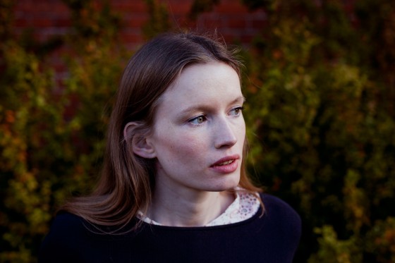 Debutant skriver for at forstå det, der hele tiden bliver noget andet</br>Emma Bess bor i Aarhus sammen med sin kæreste og sin datter. </br>Foto: PR-foto / Rosinante & Co - Lea Meilandt