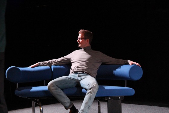 Menneskekloning - er det fremtiden?</br>I stykket spiller Rasmus Mortensen hele tre versioner af Salters søn, Bernard.</br>Foto: PR-foto/ That Theatre Company - Alex Jespersen
