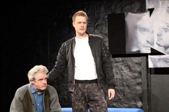 Menneskekloning - er det fremtiden?</br>A Number er oprindeligt skrevet i 2002 af den anerkendte engelske dramatiker, Caryl Churchill.</br>Foto: PR-foto/ That Theatre Company - Alex Jespersen