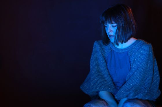 Når det perfekte bliver det normale</br>I forestillingen møder vi 16-årige Caroline, der kæmper med sine høje forvetninger til sig selv.</br>Foto: Daniel Livbjerg Bevensee