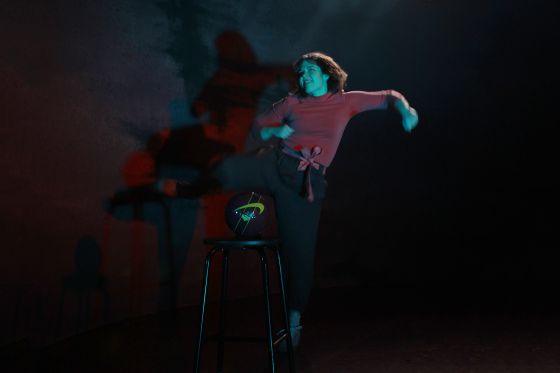 Når det perfekte bliver det normale</br>Carolines problem er, at hun kun ser personernes ydre handlinger. Hun ser ikke, hvordan de egentlig har det indeni.</br>Foto: Daniel Livbjerg Bevensee