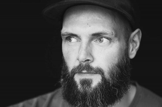 Når det perfekte bliver det normale</br>Instruktør Leiv Arne Kjøllmoen har selv haft kendskab til stress i løbet af sit liv. Men han nåede at trække i håndbremsen, inden det for alvor gik galt.</br>Foto: Lars Wahl