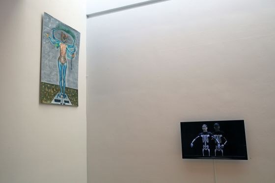 BILLEDSERIE: KUNSTNERNES PÅSKEUDSTILLING 2018</br>Hvert år skabes et nyt bud på, hvor kunsten bevæger sig hen i kraft af de optagne værkers indhold og udtryk og de medier, som kunstnerne benytter sig af. Mihail Chipitsyn: Cult og Kasper Knudsen Muusholm: Duo af kærlighed og had, KP</br>Foto: PR-foto/KP Jens Møller