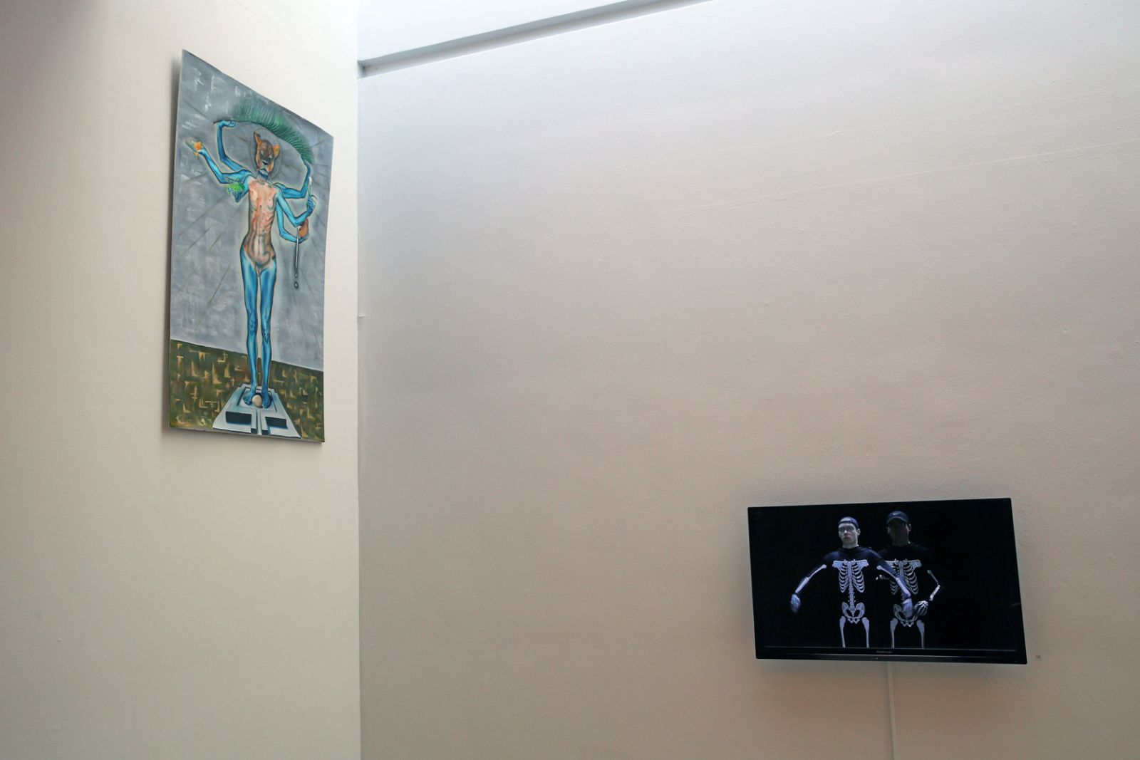 BILLEDSERIE: KUNSTNERNES PÅSKEUDSTILLING 2018</br>Hvert år skabes et nyt bud på, hvor kunsten bevæger sig hen i kraft af de optagne værkers indhold og udtryk og de medier, som kunstnerne benytter sig af. Mihail Chipitsyn: Cult og Kasper Knudsen Muusholm: Duo af kærlighed og had, KP</br>Foto: PR-foto/KP Jens Møller