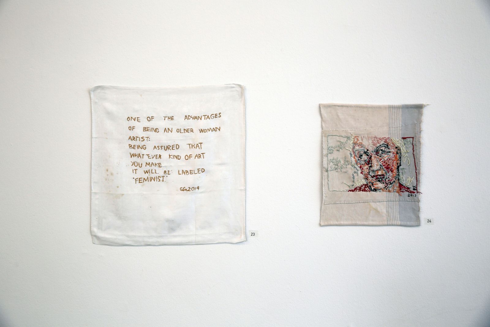BILLEDSERIE: KUNSTNERNES PÅSKEUDSTILLING 2018</br>Pia Skogberg: Undersøgelse af en metode III: ”What does feminism mean to you?” og Undersøgelse af en metode IV: ”ME”, KP</br>Foto: PR-foto/KP Jens Møller