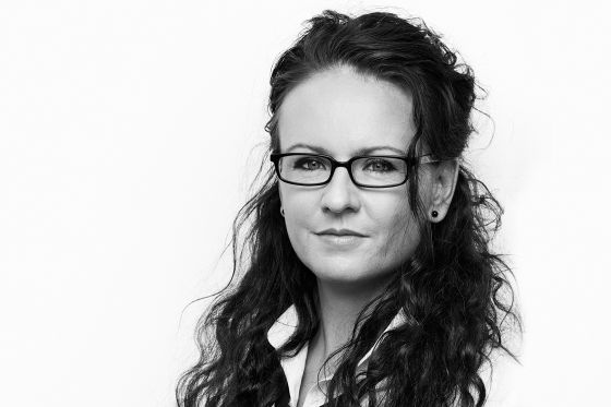 Julia Butschkows nye novellesamling er halvgode fortællinger om karakterer på kanten</br>Julia Butschkow er uddannet fra Forfatterskolen i 2001, og hun debuterede i 1997 med digtsamlingen “Lykkekomplex”.</br>Foto: PR-foto