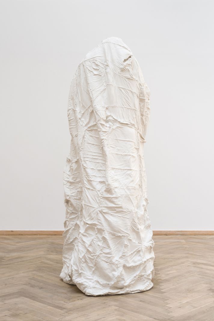 Billedserie: Afgangseleverne fra Det Kgl. Kunstakademi flyver fra reden</br>Afgang 2018, Ida Retz Wessberg, 'Camilles kåbe', 2018. Det Kongelige Danske Kunstakademi.</br>Foto: PR-foto/ Kunsthal Charlottenborg. Fotograf: David Stjernholm.