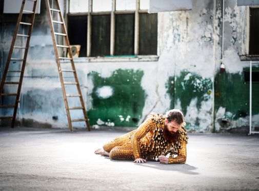 Finske Taneli Törmä koreograferer lyd i performance-installation</br></br>Foto: Morten Arnfred