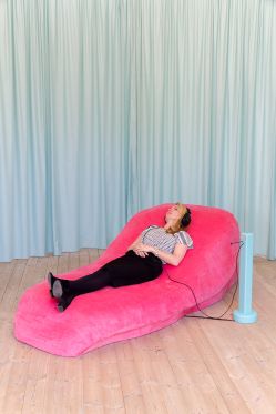 BILLEDSERIE: Afgang 18 – SES, Det Jyske Kunstakademi</br>Olga Benedicte: Mellem os ( Interaktiv Installation ) Kunsthal Aarhus 26. april – 3. juni 2018</br>Foto: Adrian Delafontaine