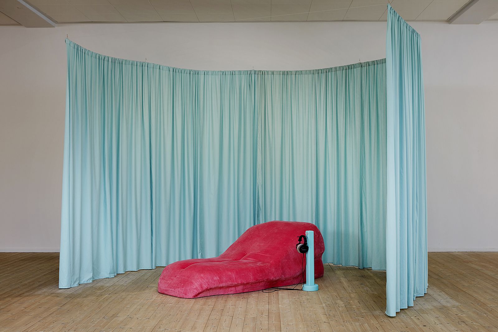 BILLEDSERIE: Afgang 18 – SES, Det Jyske Kunstakademi</br>Olga Benedicte: Mellem os ( Interaktiv Installation ) Kunsthal Aarhus 26. april – 3. juni 2018</br>Foto: Kåre Viemose