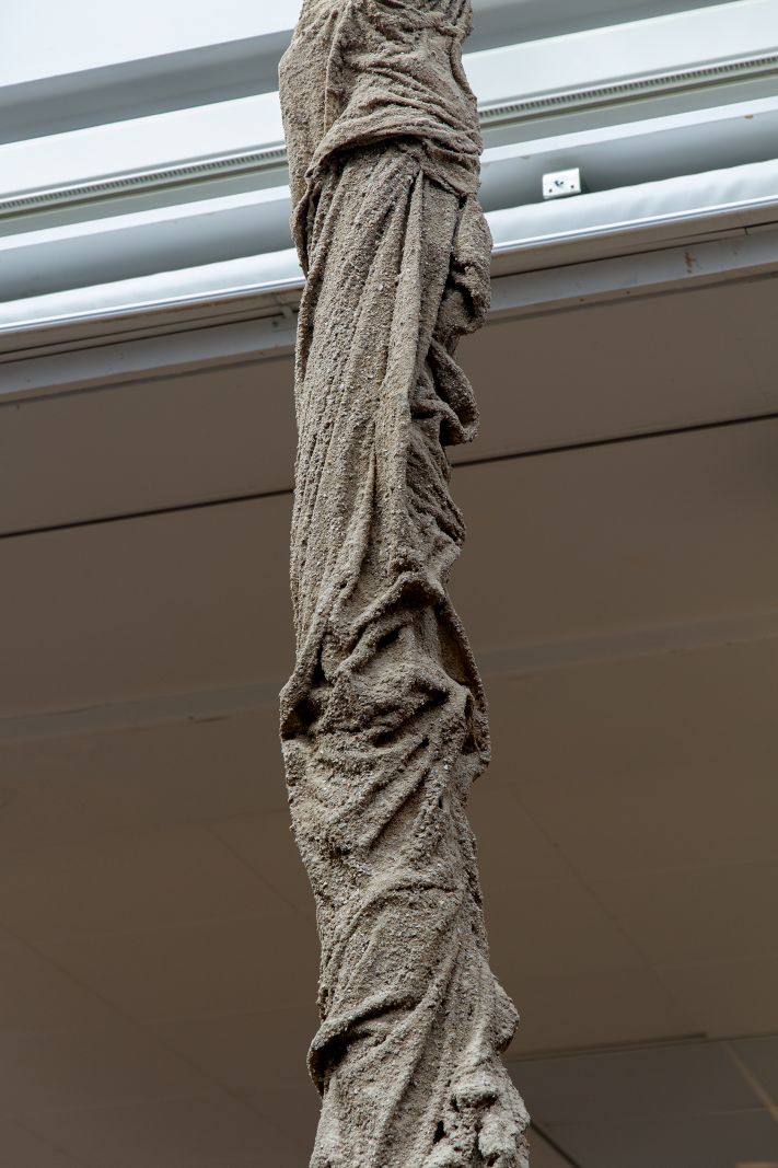 BILLEDSERIE: Afgang 18 – SES, Det Jyske Kunstakademi</br>Regitze Engelsborg Karlsen: Stenmagnet ( Skulpturer af blandede materialer ) Kunsthal Aarhus 26. april – 3. juni 2018</br>Foto: Adrian Delafontaine