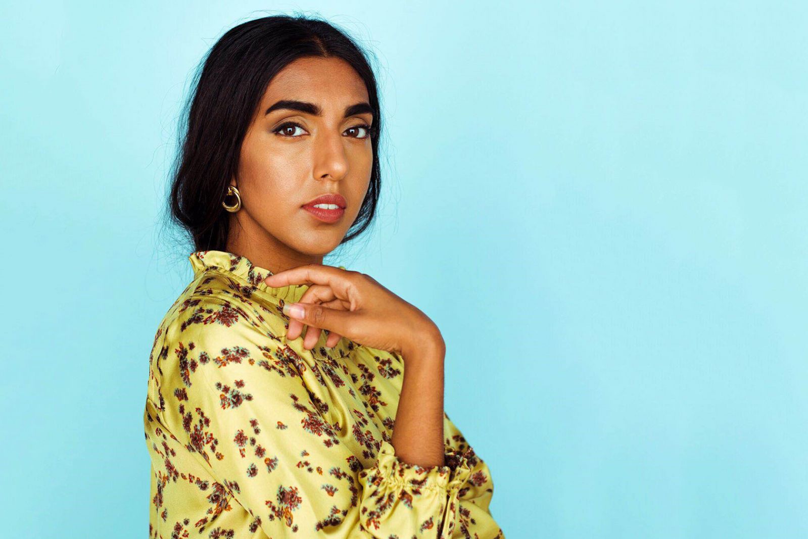 Instagram - nutidens platform for unge poeter?</br>Indisk-canadiske Rupi Kaur er del af en ny trend af såkalte instapoeter. I 2014 udgav hun digtsamlingen Milk and Honey, der solgte over 2,5 mio. eksemplarer og i lang tid befandt sig på New York Times’ bestsellerliste.</br>Foto: PR-foto / Lindhardt og Ringhof - Baljit Singh