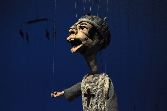 Vi er allesammen manipulerede marionetter</br>Wael Shawky  mener, at vi allesammen er manipulerede marionetter.</br>Foto: Kulturmagasinet Fine Spind
