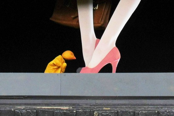 God underholdning i drive-in for ladcykler</br>Den lille kylling må gruelig meget igennem på sin rejse rundt i verden.</br>Foto: Marionetteatret / Det lille teater