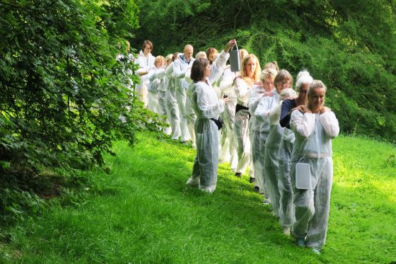 Østre Anlæg invaderes af myrer på CPH Stage</br>Den succesfulde vandringsforelæsning om myrer, der sidste år blev afholdt i Botanisk Have i Aarhus, rykker nu til Østre Anlæg i forbindelse med CPH Stage.</br>Foto: Lotus Lykke Skov