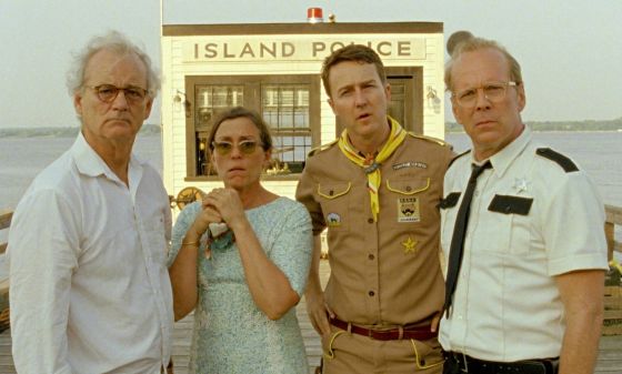 Filmuniverser af orden og kaos</br>I Moonrise Kingdom (2012) opstår der pludselig kaos på en ø udenfor New Englands kyst i 1960erne, da spejderleder Ward (Edward Norton) finder et tomt telt og et opsigelsesbrev.</br>Foto: PR-foto