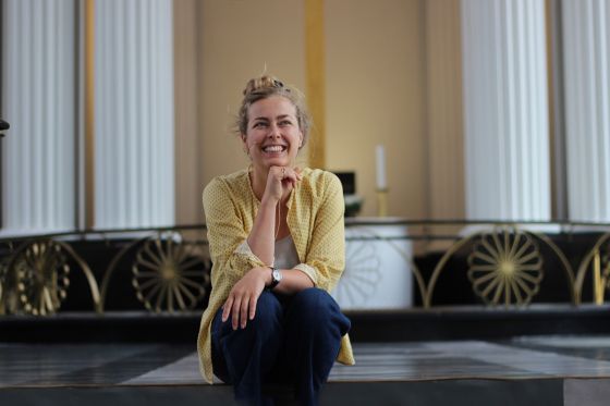 Forfatter Caroline Albertine Minor: “Mens jeg lever, er jeg også i gang med at dø”</br>Vi mødte Caroline Albertine Minor til forfattergudstjeneste i Sankt Lukas Kirke i Aarhus, hvor hun var blevet bedt om at fortolke dagens bibeltekst.</br>Foto: Teodora Biberovic