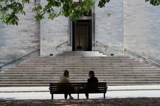 Forfatter Caroline Albertine Minor: “Mens jeg lever, er jeg også i gang med at dø”</br>Velsignelser er den ene af de to danske bøger, der er nomineret til Nordisk Råds litteraturpris. Den anden er Vita Andersens Indigo. Desuden modtog den sidste år Michael Strunge-prisen.</br>Foto: Teodora Biberovic