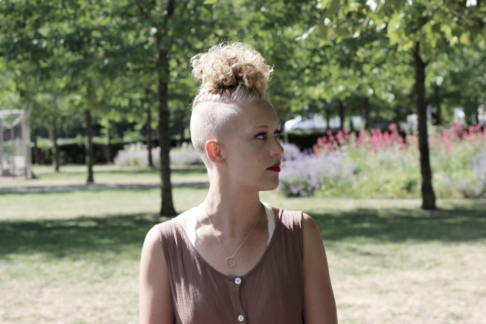 Ane Monsrud: En melankolsk musikkomet, der blev forelsket</br>Ane Monsrud kunne blandt andet opleves til dette års SPOT-festival. Der dukkede så mange op, at ikke alle kom ind.</br>Foto:  Teodora Biberovic