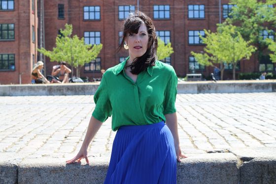 En forfatter bliver voksen</br>Tine Høeg har altid interesseret sig for at få tanker og indtryk ned på skrift. Men det at skrive har også været en måde at forstå og at erfare verden på.</br>Foto: Teodora Biberovic