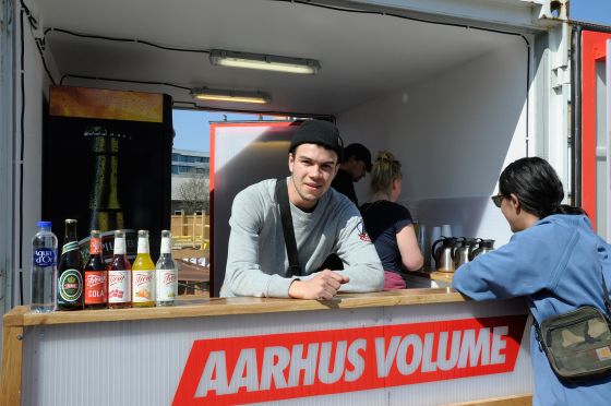 Aarhus Volume er selvgroet bymiljø</br>Albert Helmig har startet og står bag Aarhus Volume. Foreningens årlige hoved-event er den højtelskede Gadefestival, hvor der også indbringes flere genrer som streetsport, mad og kunst.</br>Foto: Marie Nyeng