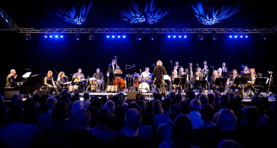 Aarhus Jazz Festival: 30 år med plads til det skæve, det skøre og det uforudsigelige</br>Aarhus Jazz Orchestra - Ridehuset Swinger 2017</br>Foto: PR-foto / Aarhus Jazz Festival