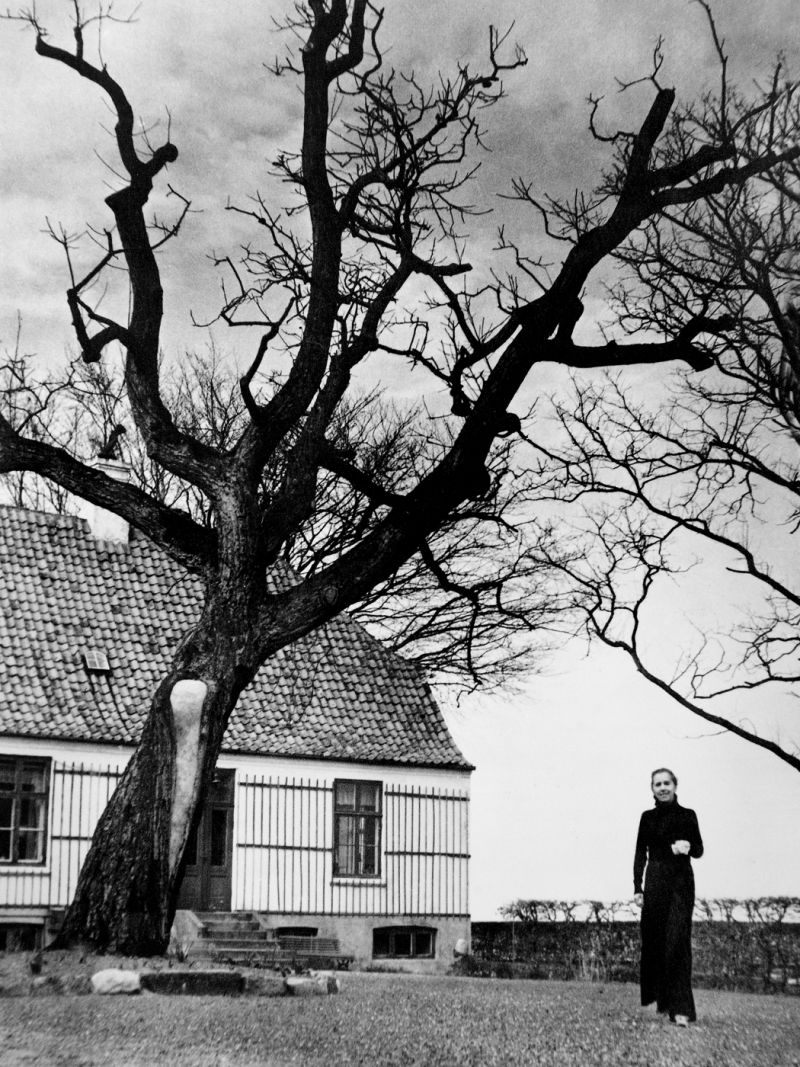 Babettes gæstebud vækkes til live på Rungstedlund og i Thy</br>Karen Blixen fotograferet ved Rungstedlund.</br>Foto: PR-foto / Rungstedlund