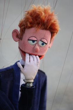 Marionetdukken, der har været på verdensturné i tre årtier</br>Alex Mihajlovski og Mr. Barti optræder over hele verden. Særligt i Spanien og Frankrig. </br>Foto: PR-foto