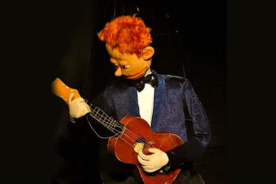 Marionetdukken, der har været på verdensturné i tre årtier</br>Dukken Mr. Barti laver pantomime og udtrykker sig i stedet for ord gennem sin mimik og musik.</br>Foto: PR-foto