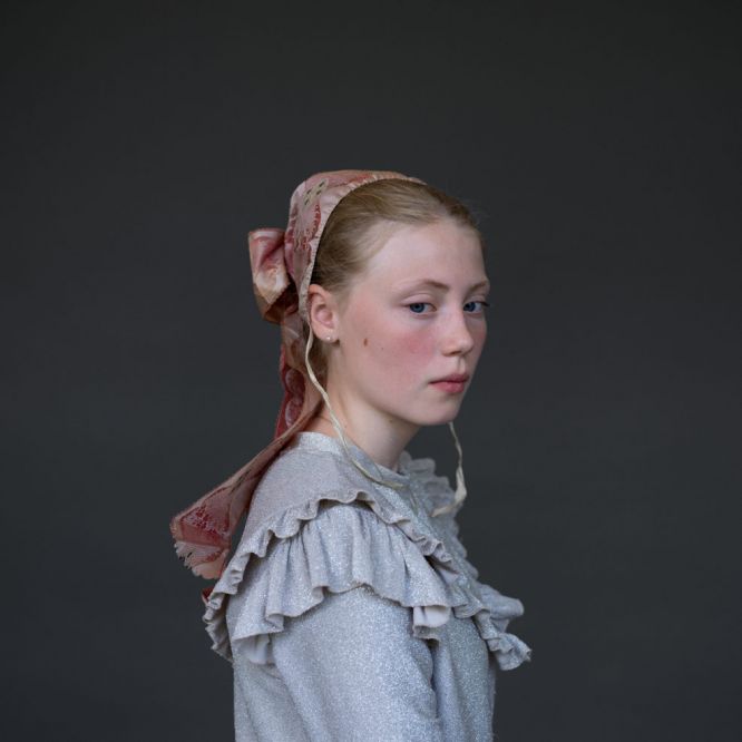 Herfra hvor vi står - 7 museer med 7 udstillinger om national identitet</br>Trine Søndergaard udforsker emner som identitet, kvindeliv og historiske hovedbeklædninger i hendes udstilling på Skive Museum, som er en del af ’Herfra hvor vi står – 7 udstillinger om national identitet’</br>Foto: Trine Søndergaard