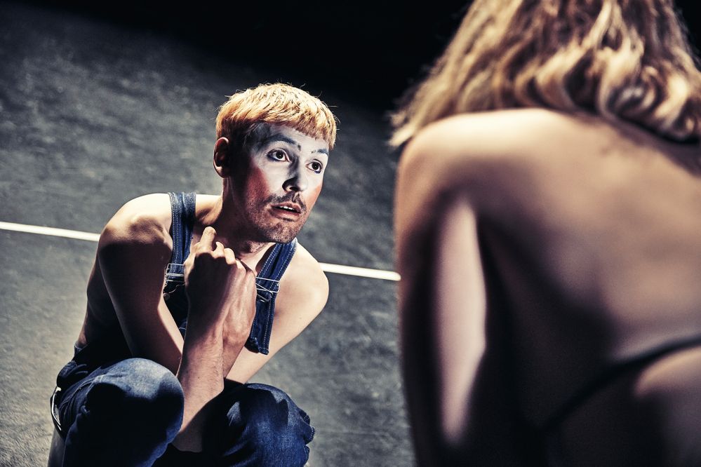 Teater Momentum åbner rigtigt med Tak for lort</br>Teater Momentum har flere forestillinger klar i løbet af juni måned. Den første er Tak for lort. Og det bliver med publikum i salen.</br>Foto: Emilia Therese