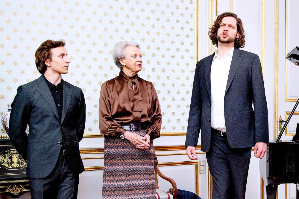 Dronning Ingrids Hæderslegat uddelt til operasanger Nicolai Elsberg og balletdanser Tobias Praetorius</br>Prinsesse Benedikte i midten med Tobias Praetorius til venstre og Nicolai Elsberg til højre.</br>Foto: Bax Lindhardt