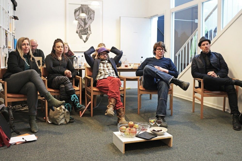 OPEN CALL: Kunstnernes Påskeudstilling - det er nu man kan komme igennem nåleøjet</br>Cencuskomiteen igang med at bedømme værker tilbage i 2016. Fra venstre Louise Hindsgavl, Jeannette Ehlers, Peter Linde Busk, Anders Bonnesen, René Holm</br>Foto: PR-foto / KP