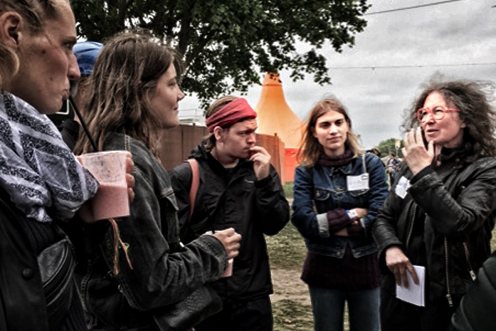 Statens Museum for Kunst i gummistøvler og på festival</br>For første gang sender Statens Museum for kunst guides på Roskilde Festival.</br>Foto: PR-Foto / Statens Museum for Kunst