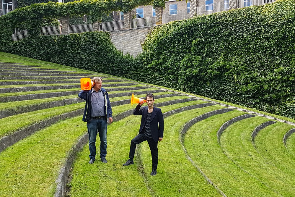 Lyt til fremtiden i ny tredages lydfestival</br>Andres Bosshard og Jakob Kirkegaard i Universitetsparken i Aarhus.</br>Foto: PR-foto / SonicArk