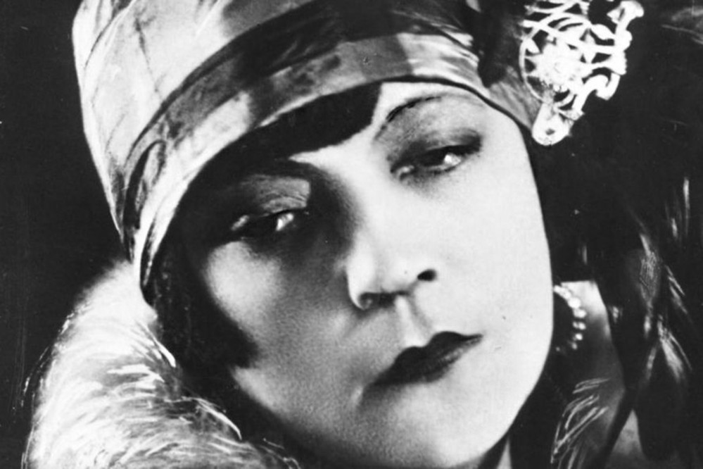 Cinemateket-filial i Øst for Paradis åbner med stumfilmstjernen Asta Nielsen</br>Die Asta (Asta Nielsen) er fortsat den største internationale filmdiva, Danmark har fostret.</br>Foto: Stillfoto fra filmen En rød løber for Asta Nielsen